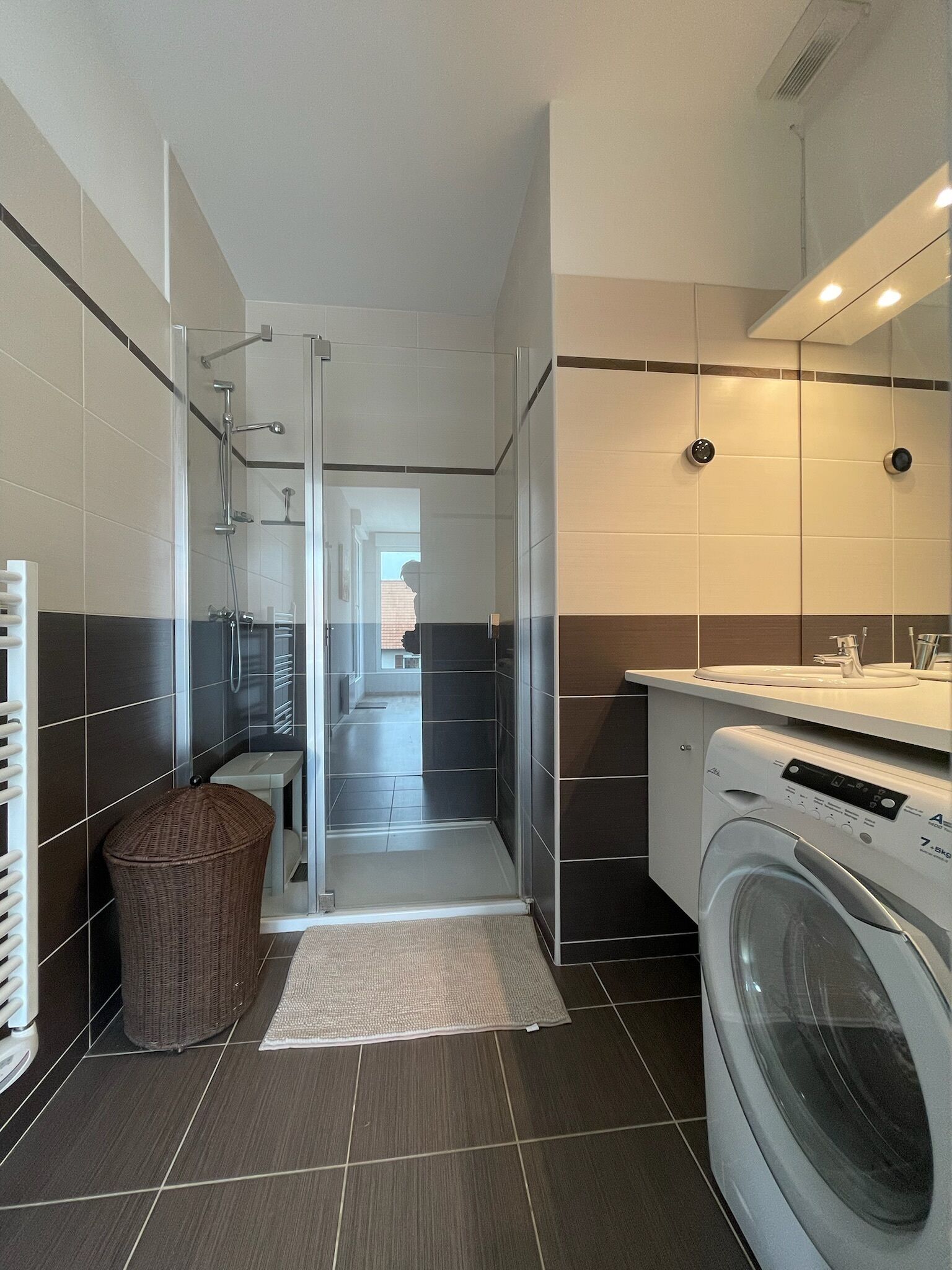 Dusche, Haartrockner, Handtücher