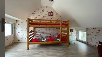 3 chambres, fer et planche à repasser, lit parapluie, Wi-Fi gratuit