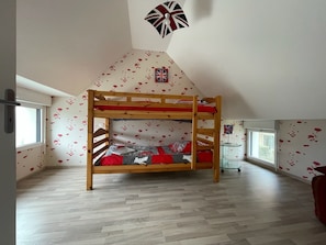 3 bedrooms, iron/ironing board, travel crib, free WiFi
