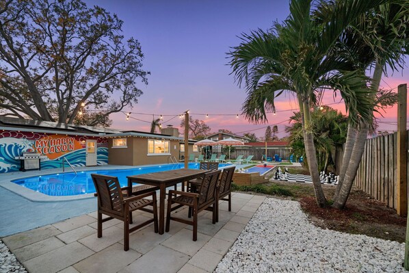 تناول الطعام بالخارج