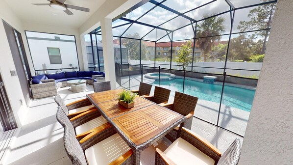 Outdoor pool, a heated pool - Orlando 10-Bedroom Mansion in Paradiso Grande – Perfect for Large Groups! (Orlando)