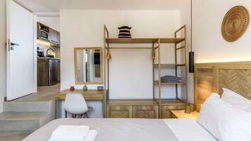 2 bedrooms, desk, iron/ironing board, travel cot