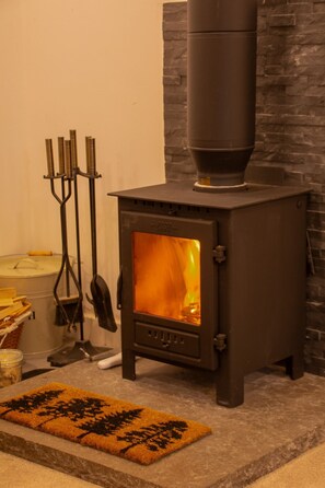 Interior - The Winery - sleeps 4 guests  in 2 bedrooms (Cemaes Bay)