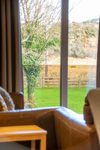 Y Caban - sleeps 6 guests  in 3 bedrooms
