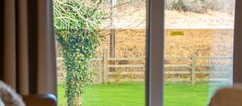 Y Caban - sleeps 6 guests  in 3 bedrooms