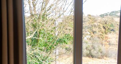 Y Caban - sleeps 6 guests in 3 bedrooms