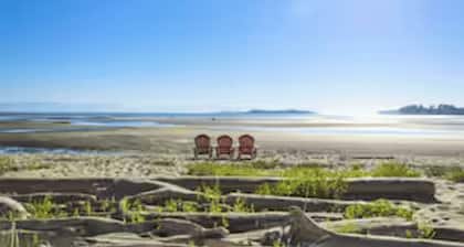 *** Rathtrevor Beach, Heated Pool + Hot Tub - Parksville B.C ... Sleeps 6