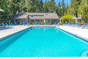 Pool - *** Rathtrevor Beach, Heated Pool + Hot Tub - Parksville B.C  ...  Sleeps 6 (Parksville)