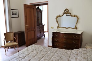 2 chambres, fer et planche à repasser, accès au Wi-Fi (inclus)