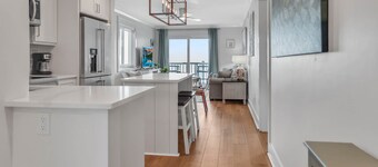 Front Ocean Views! Beautiful Condo - WALK to TOWN- Pool- Private Beach Access