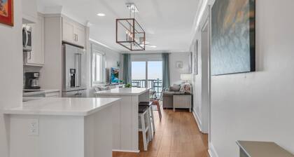 Front Ocean Views! Beautiful Condo - WALK to TOWN- Pool- Private Beach Access