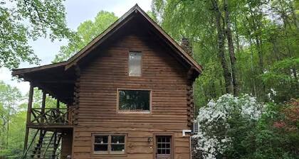 3-bedroom chalet in cool Black Mountain with WiFi, AC. Close to Asheville