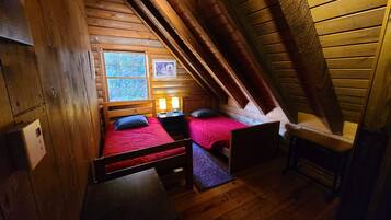 3 bedrooms, desk, iron/ironing board, free WiFi