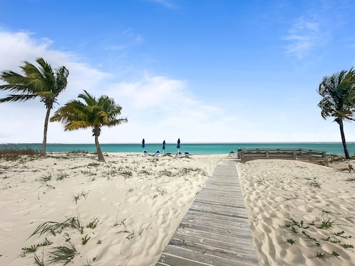 Good Life Getaway - Beach Front View - Heated Pool - Ocean Villas 916