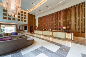 Lobby - Palace Hotels (Chongqing Nanbin Road Holy Land Hot Spring Branch) (Chongqing)