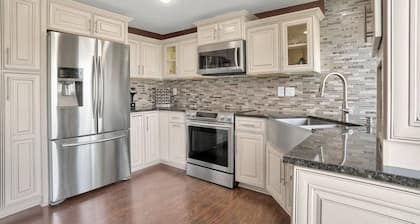 STUNNING 3 BR in PGA West. NOV/DEC SPECIALS! Lush views. Pets OK Lic. 245960
