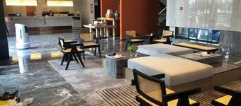 Qionghai Changlong Hotel (Yinhai Zaliang Street)