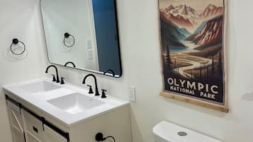 Toallas, jabón, papel de baño
