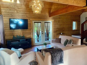 Living area - Cozy large cabin with sleeping loft in Forks WA (Forks)