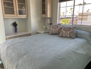 1 bedroom, iron/ironing board, free WiFi, bed sheets - VOYAGER GUEST HOUSE in an Adult Community (Tucson)