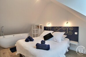 3 chambres, fer et planche à repasser, Wi-Fi gratuit, draps fournis