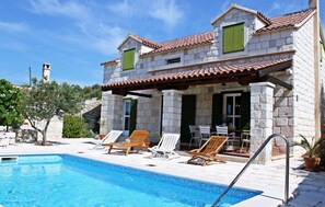 A heated pool - Beautiful home in Vrsine (Vrsine)