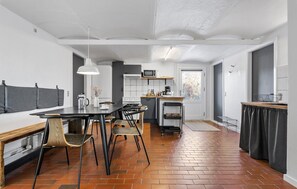 Fridge, stovetop, dishwasher, coffee/tea maker