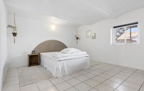 3 bedrooms, travel cot, free WiFi