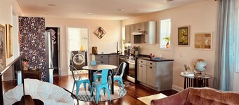 Cozy 2-bedroom apartment with WiFi, AC in charming Havre de Grace