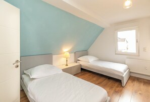 4 bedrooms, in-room safe, desk, iron/ironing board