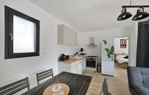 Fridge, microwave, oven, dishwasher - 1 bedroom stunning home in Saint-Bauzille-de-Mont (Saint-Bauzille-de-Mont)
