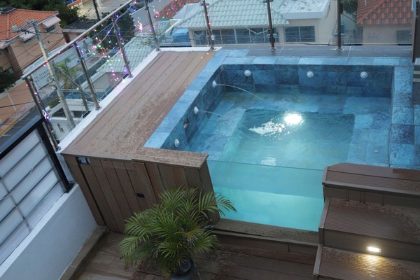 Penthouse Keluarga, pemandangan kota, di pinggir kolam renang | Teras/patio