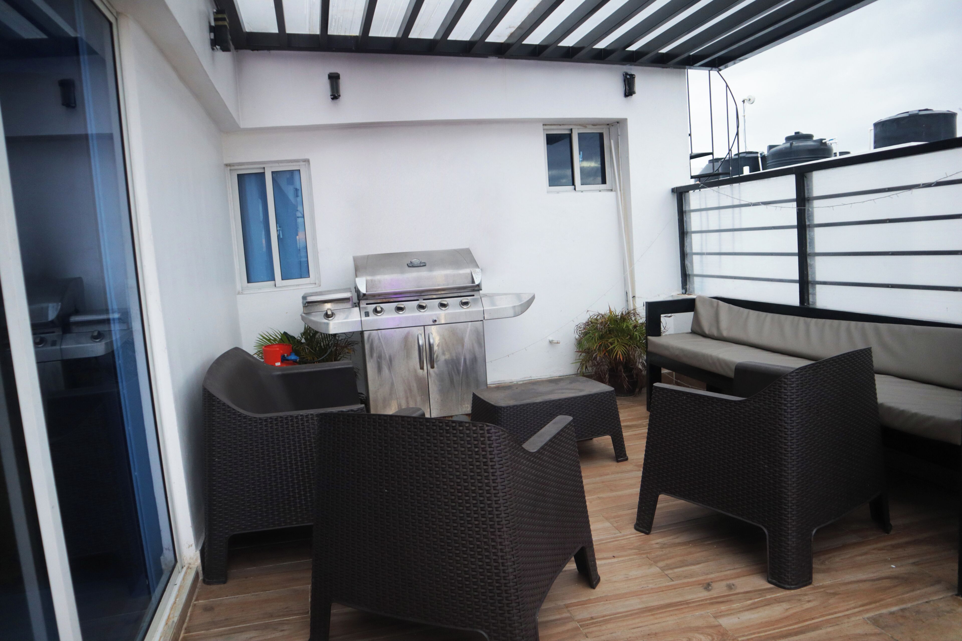 Penthouse Familial, vue ville, en bord de piscine | Terrasse/Patio