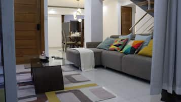 Family Quadruple Room | Living area