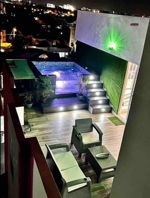 شرفة على السطح