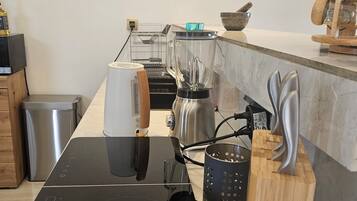 Mikrowelle, Herdplatte, Geschirrspüler