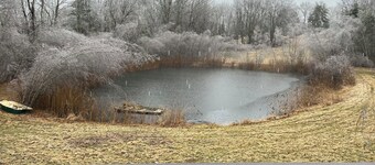 Cozy cabin in charming Kenoza Lake with WiFi, AC, pond,fire pit, lotof amenities