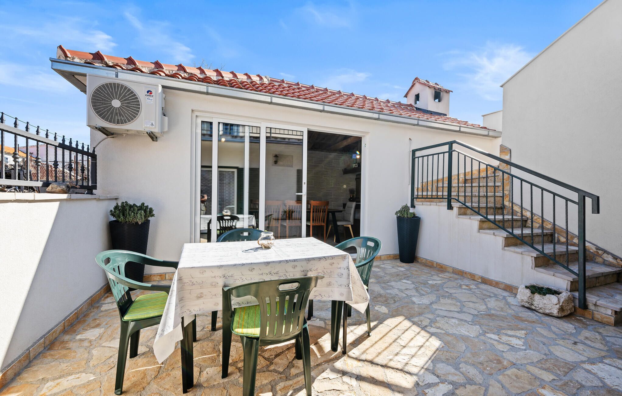 屋外ダイニングエリア