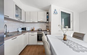 Fridge, oven, stovetop, dishwasher - Nice apartment in Vezac with WiFi (Vezac)