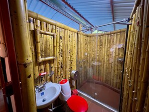 Deluxe-Doppelzimmer, Bergblick | Badezimmer
