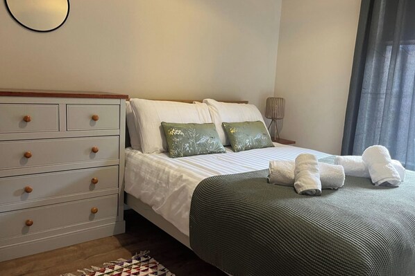 3 habitaciones, tabla de planchar con plancha y wifi gratis 