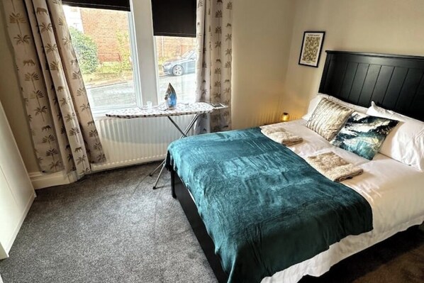 2 bedrooms, iron/ironing board, free WiFi, bed sheets