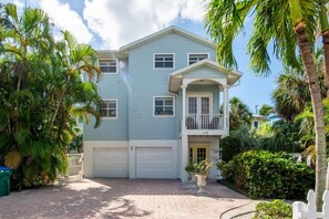 Exterior - House for 8, steps from the beach, private heated pool. (Bradenton Beach)