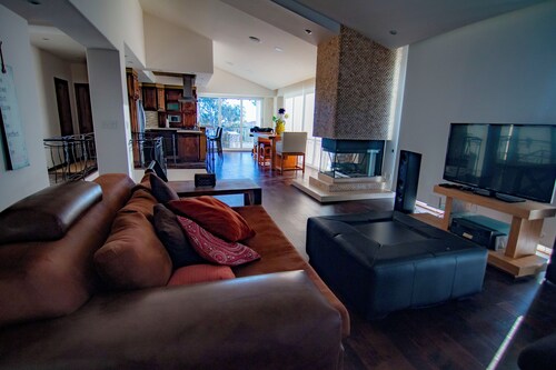 Coastal Paradise in Bajamar – Golf, Luxury, and Comfort