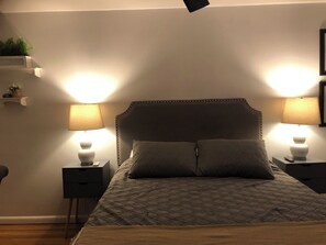 3 bedrooms, iron/ironing board, travel cot, free WiFi - Charming 3-bedroom house in delightful Orchard Park with WiFi, AC (Orchard Park)