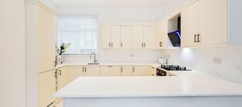 5 bedroom accommodation in Portsmouth