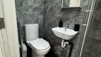 Handtücher, Seife, Toilettenpapier