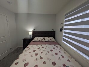 1 quarto, escrivaninha, ferros/tábuas de passar roupa, Wi-Fi de cortesia