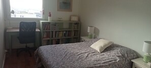 2 chambres, fer et planche à repasser, Wi-Fi, draps fournis