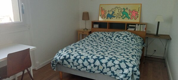 2 chambres, fer et planche à repasser, Wi-Fi, draps fournis